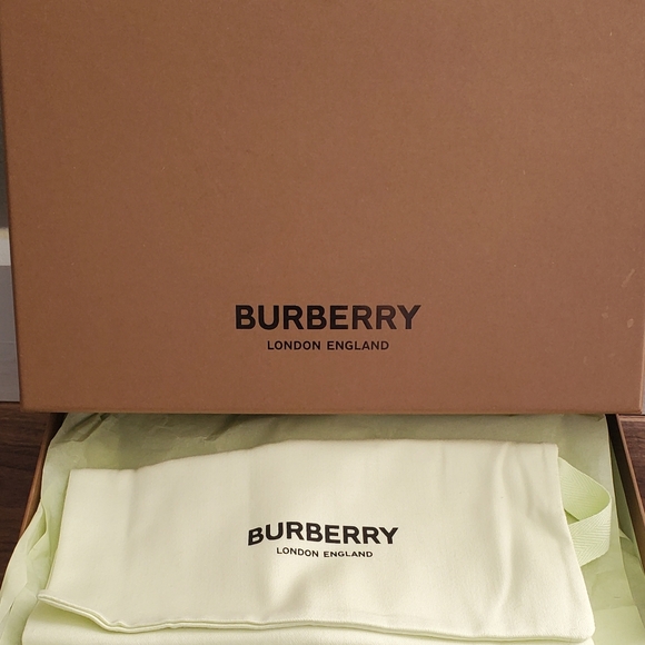 Burberry size 8 shoes - Picture 3 of 5